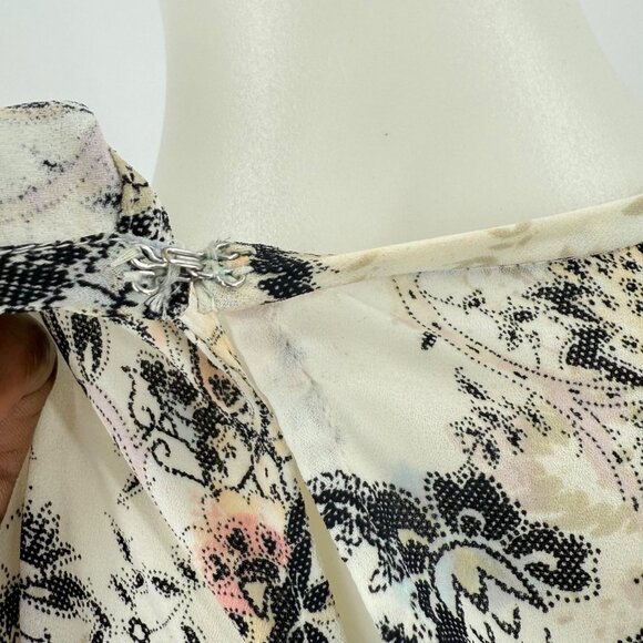 Express Floral Blouse White & Black Medium - Picture 7 of 12